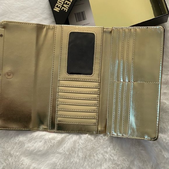 STEVE MADDEN LOGO BAR TRIFOLD WALLET IN GIFT BOX - Picture 8 of 16